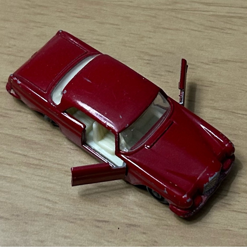 No 53 Mercedes Benz 220 SE Matchbox Car